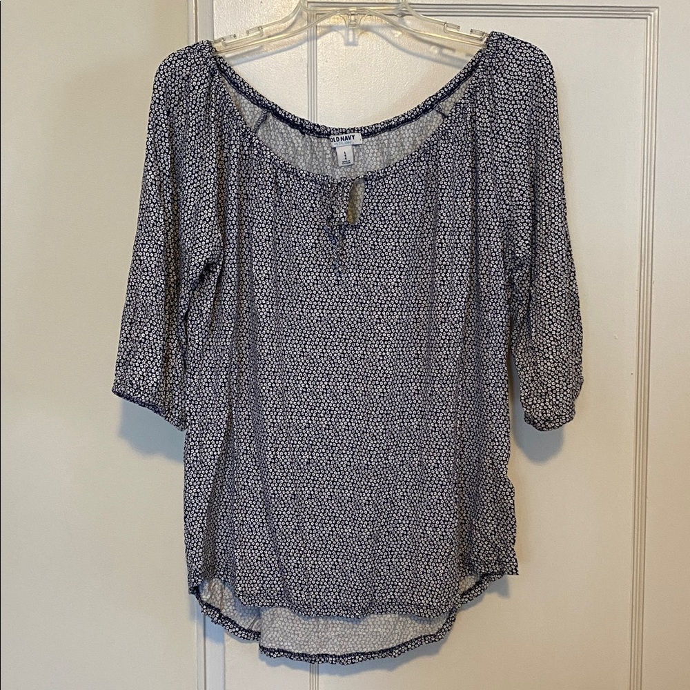 🎀 5/$20 🎀 Old Navy blue and white floral 1/2 sleeve top size large